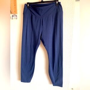 NWT Simply aVera Vera Wang Navy leggings